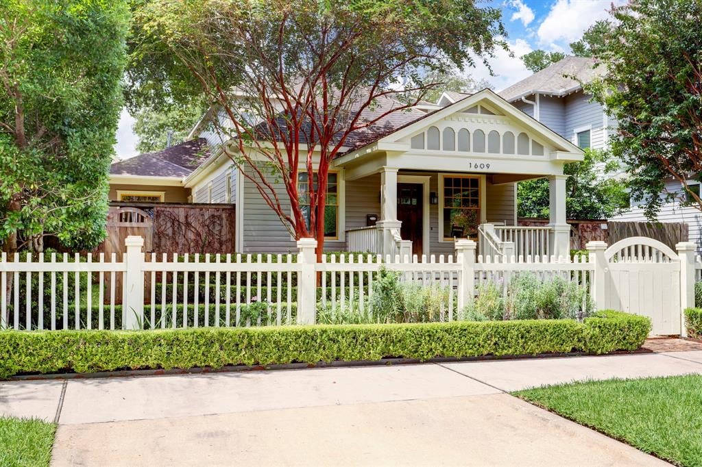 1609 Arlington St