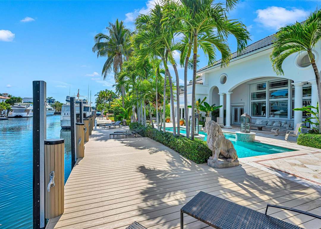 166 Royal Palm Dr