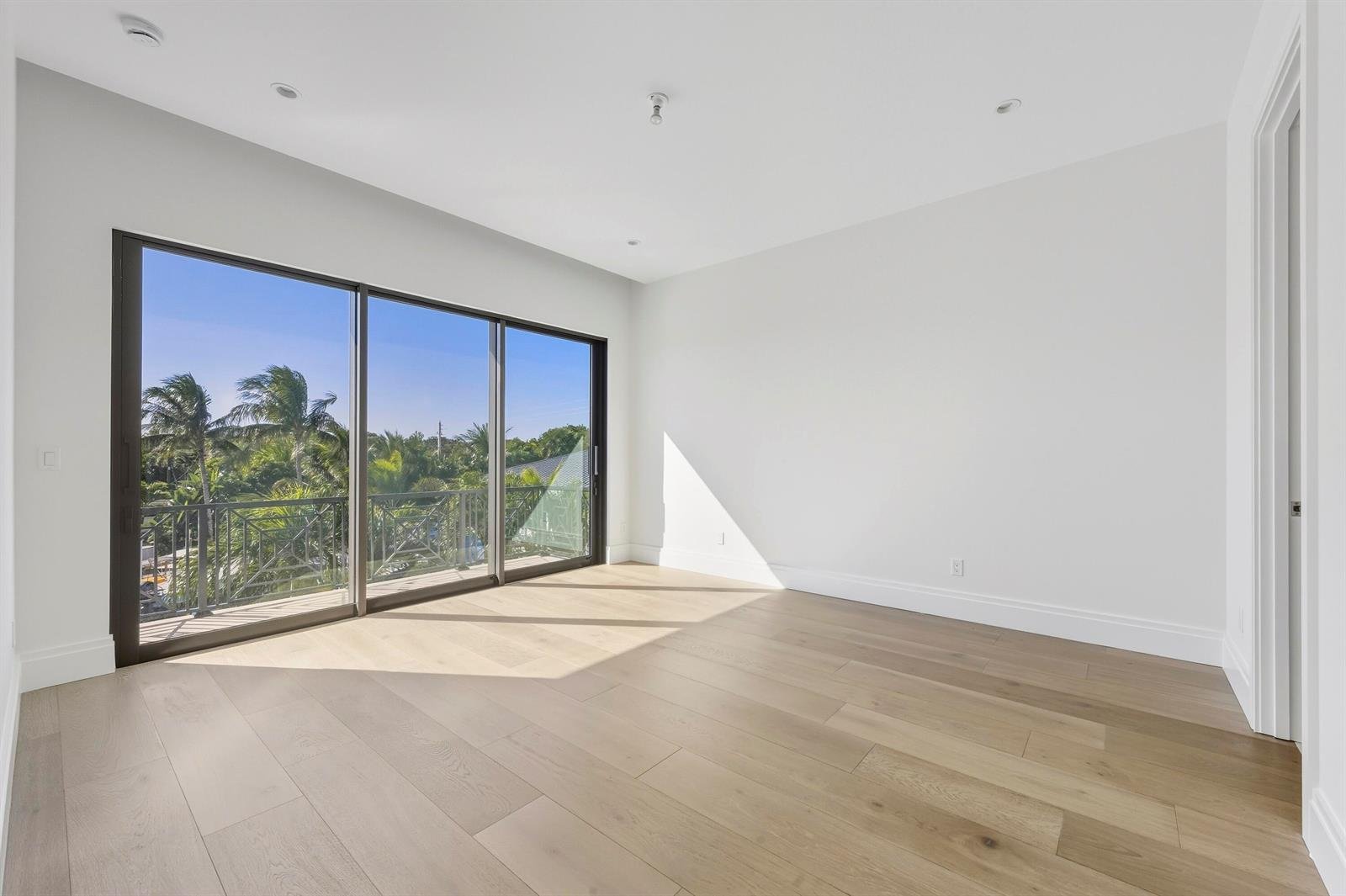 2442 Bay Circle