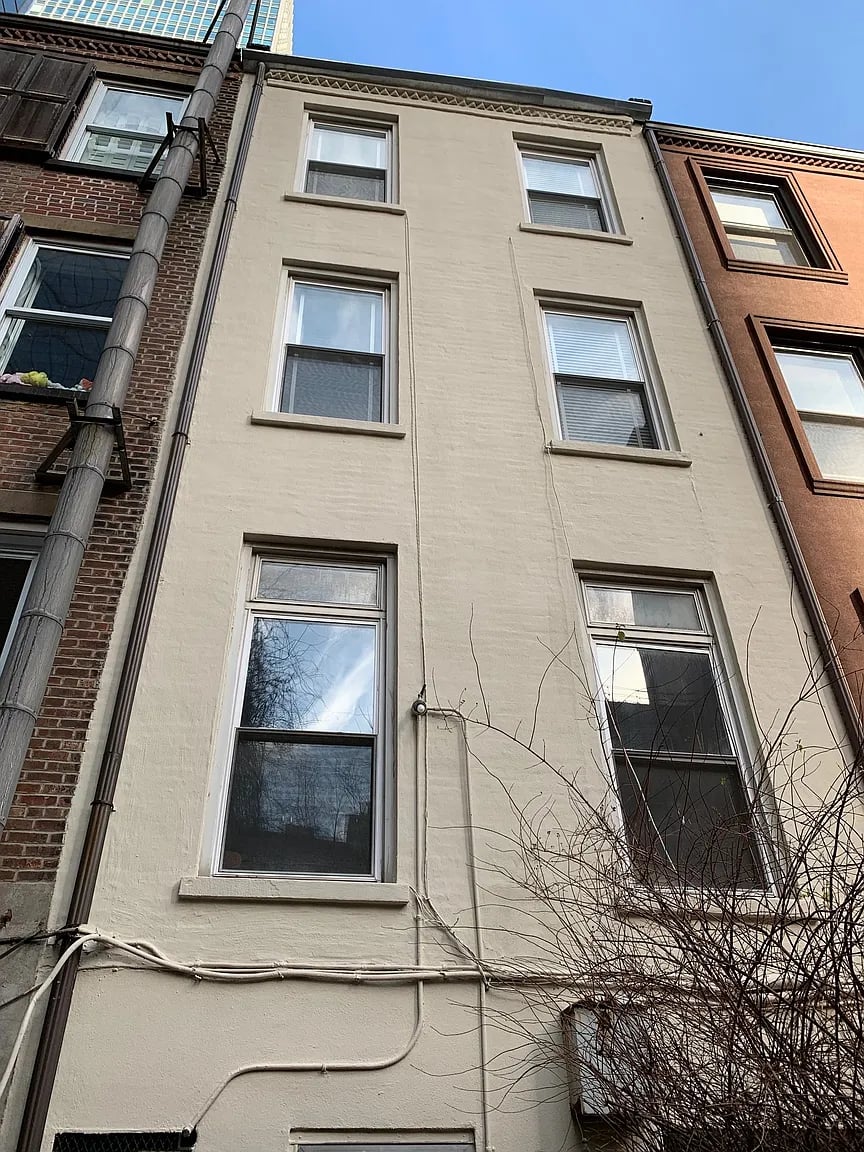 216 E 50th St