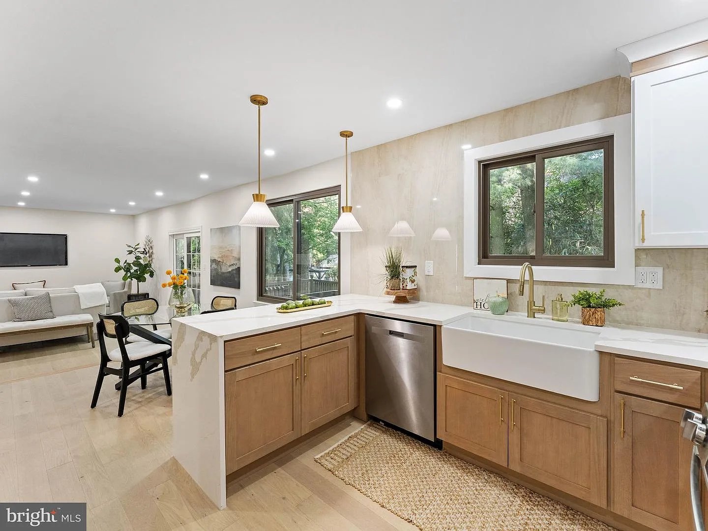 1 Bronwood Dr, Voorhees, NJ 08043