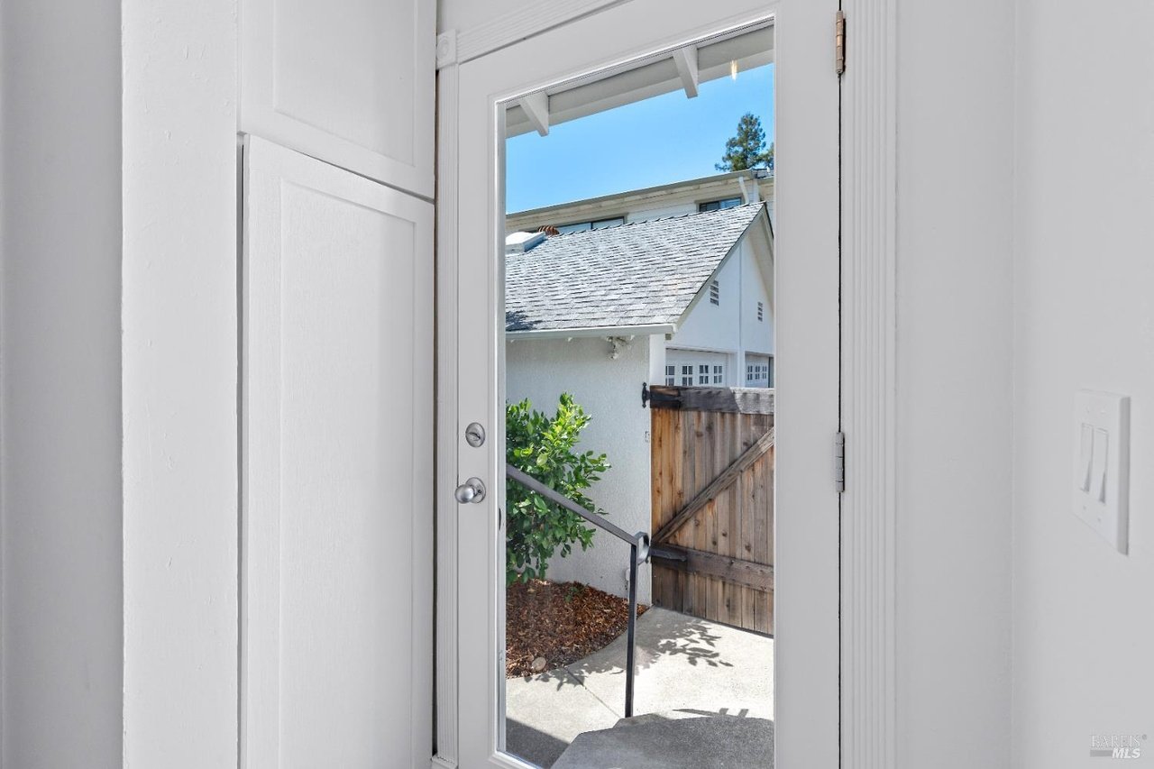 2387 Yajome St