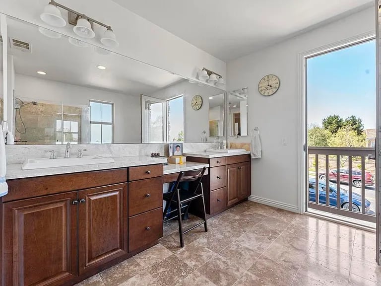 13571-zinnia-hills-place-san-diego-ca-92130-pacific-highlands-ranch-crmls-ptp2503035-Primary Bath