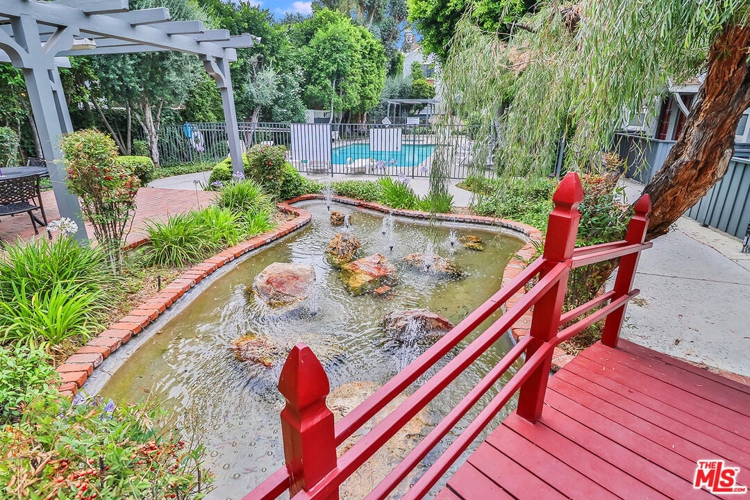 18100 Burbank Blvd Unit 19