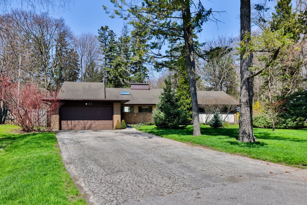 35 Hollyrood Heights Dr