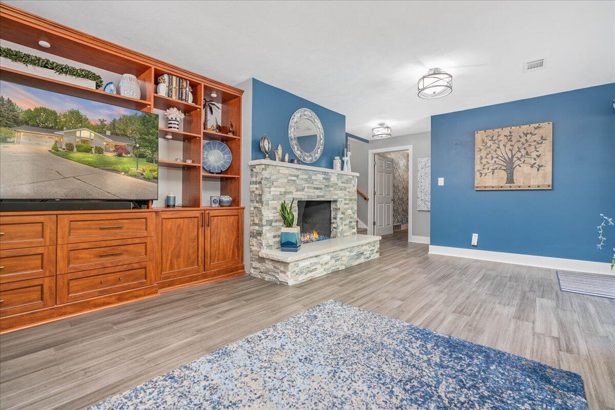 8108 Grove Dr