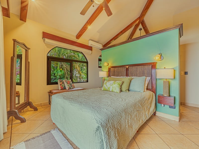 Villa Pacifica: Luxury Oceanview Retreat Steps from the Beach
