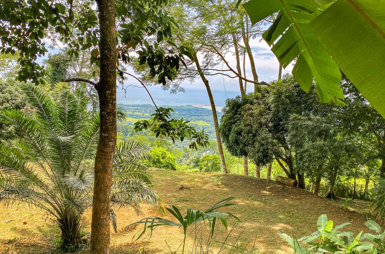 Large Uvita Lot With Whale’s Tail Ocean Views, Sunsets & Legal Water – Ready to Build!