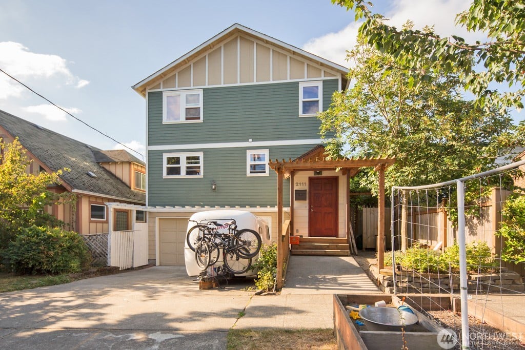 2111 E Pine