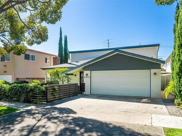 1328 18th St APT 4