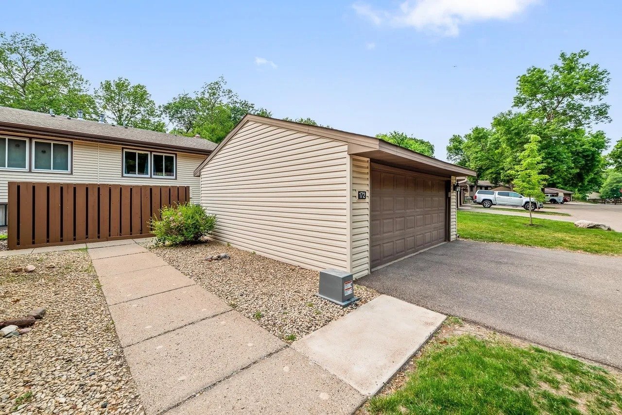 172 River Woods Ln