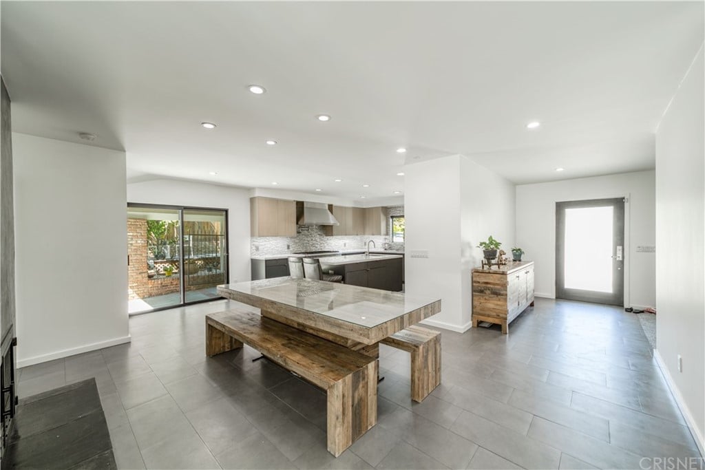 5139 Jarvis Ave