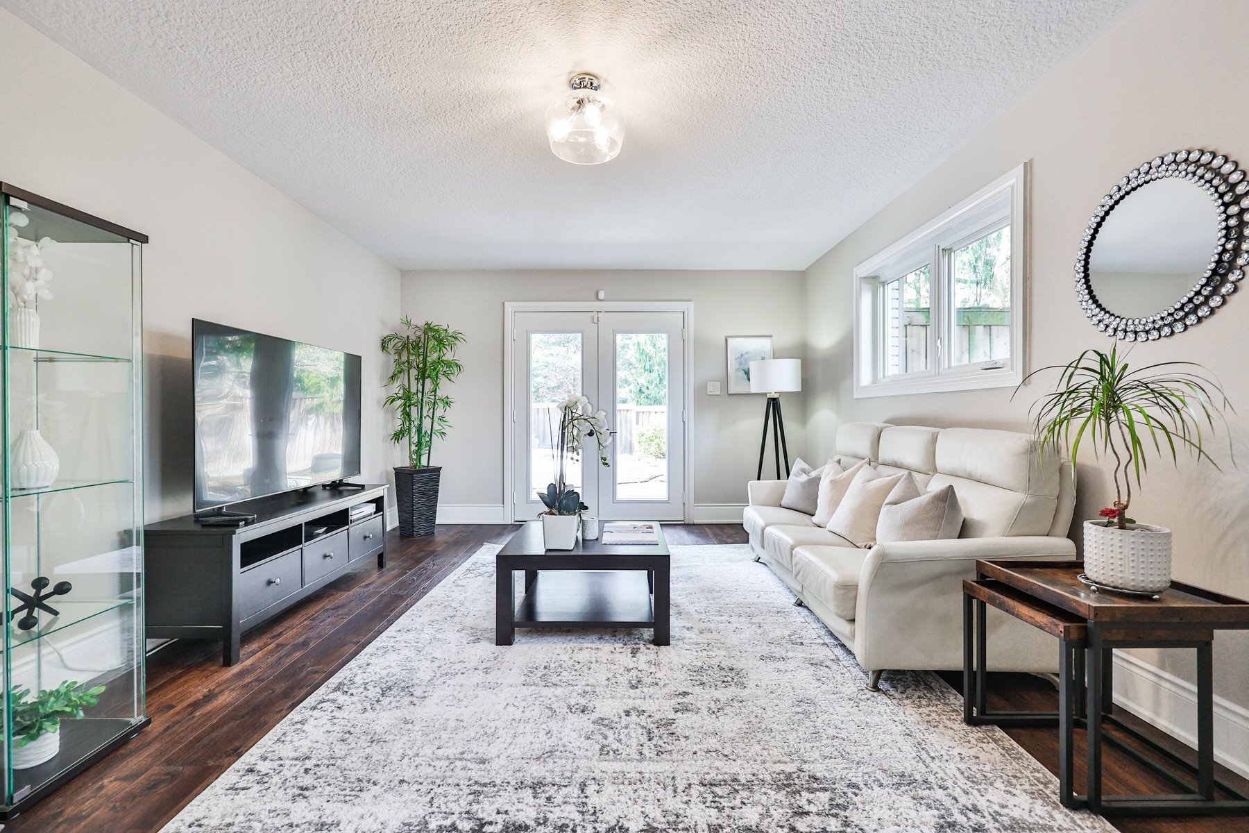 1276 Greenoaks Drive
