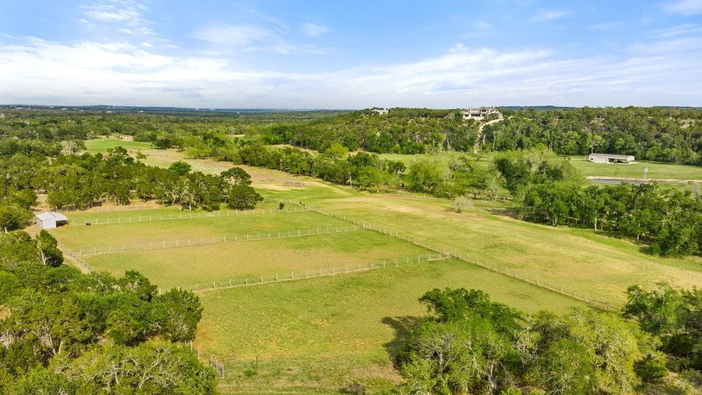 Horseman's Paradise in the heart of Dripping Springs