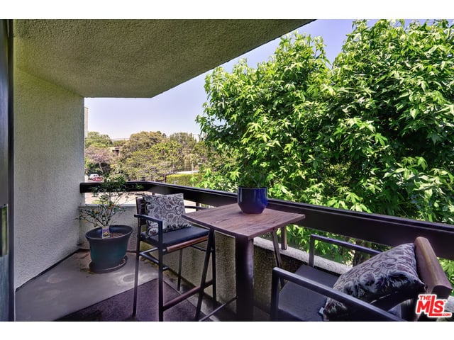 851 N Kings Rd #303