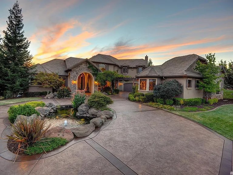 23818 Darkhorse Dr