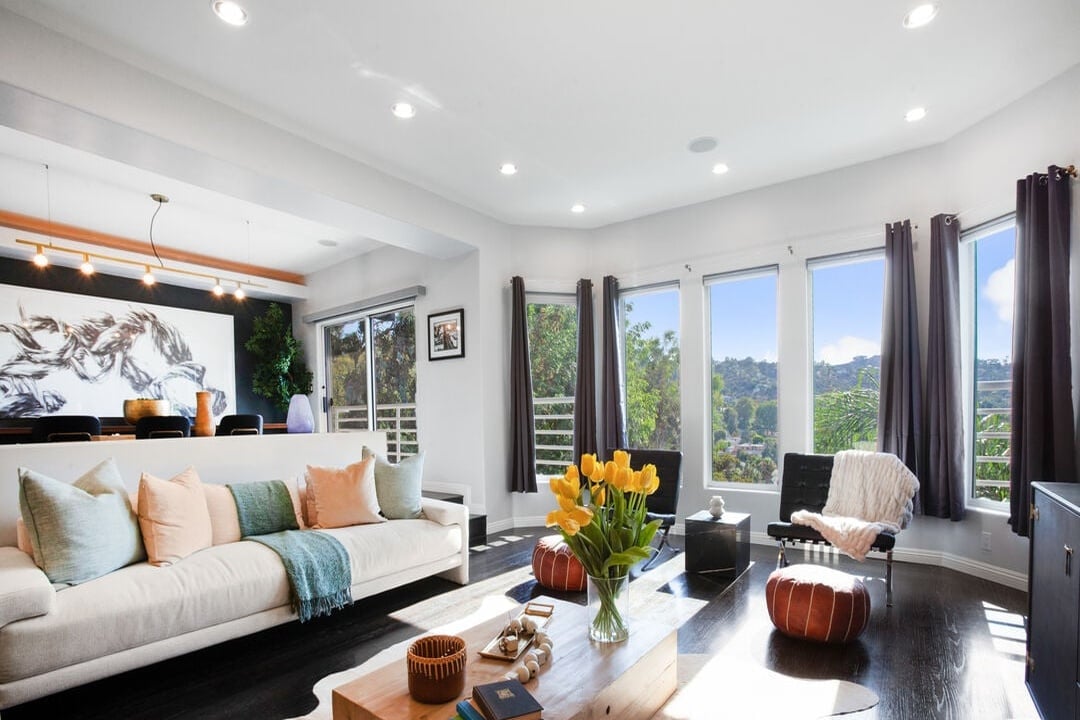 Solaris Manor, N Knoll Dr, 90068