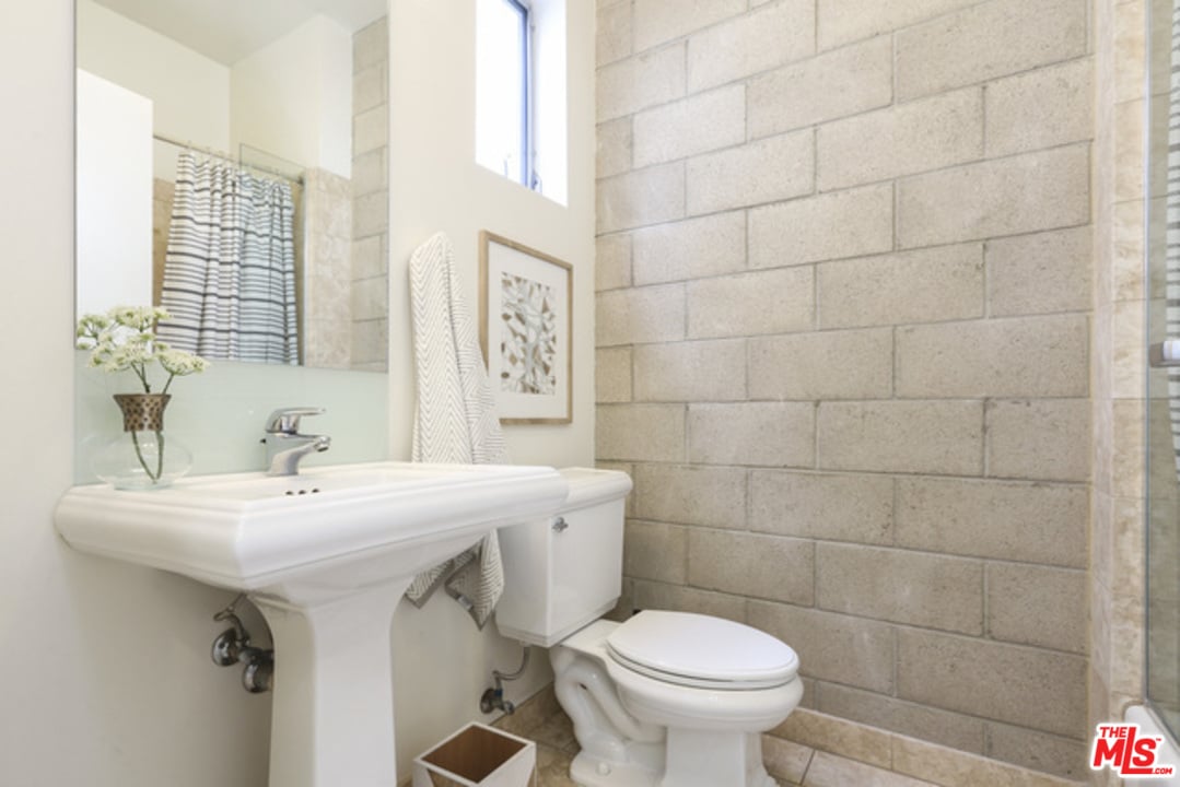 717 N Highland Ave, Unit 23