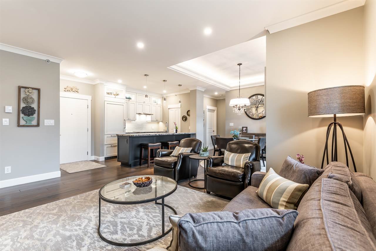 604-1211 Village Green Wy
