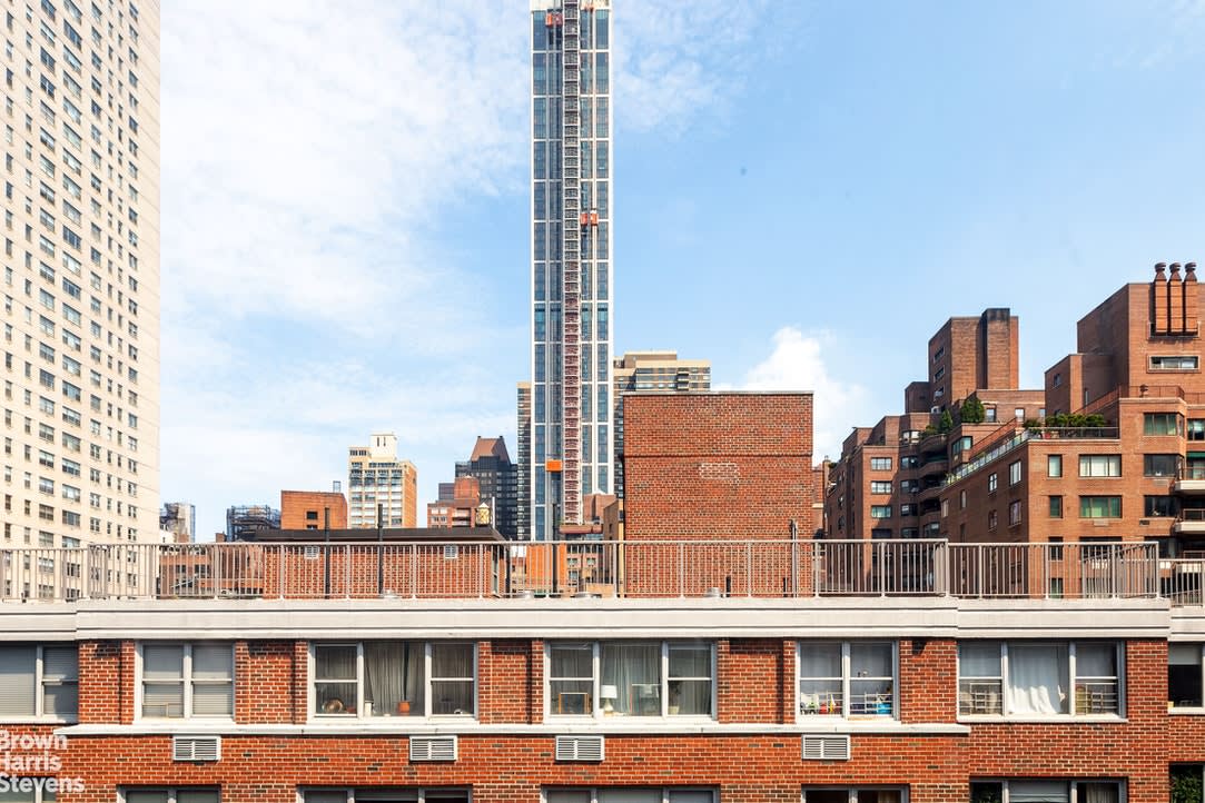 420 E 55th St, Unit 12U