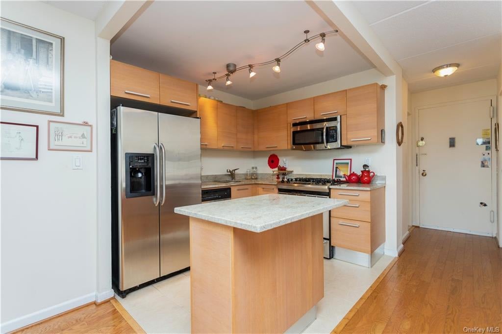 1155 Warburton Ave, #8N