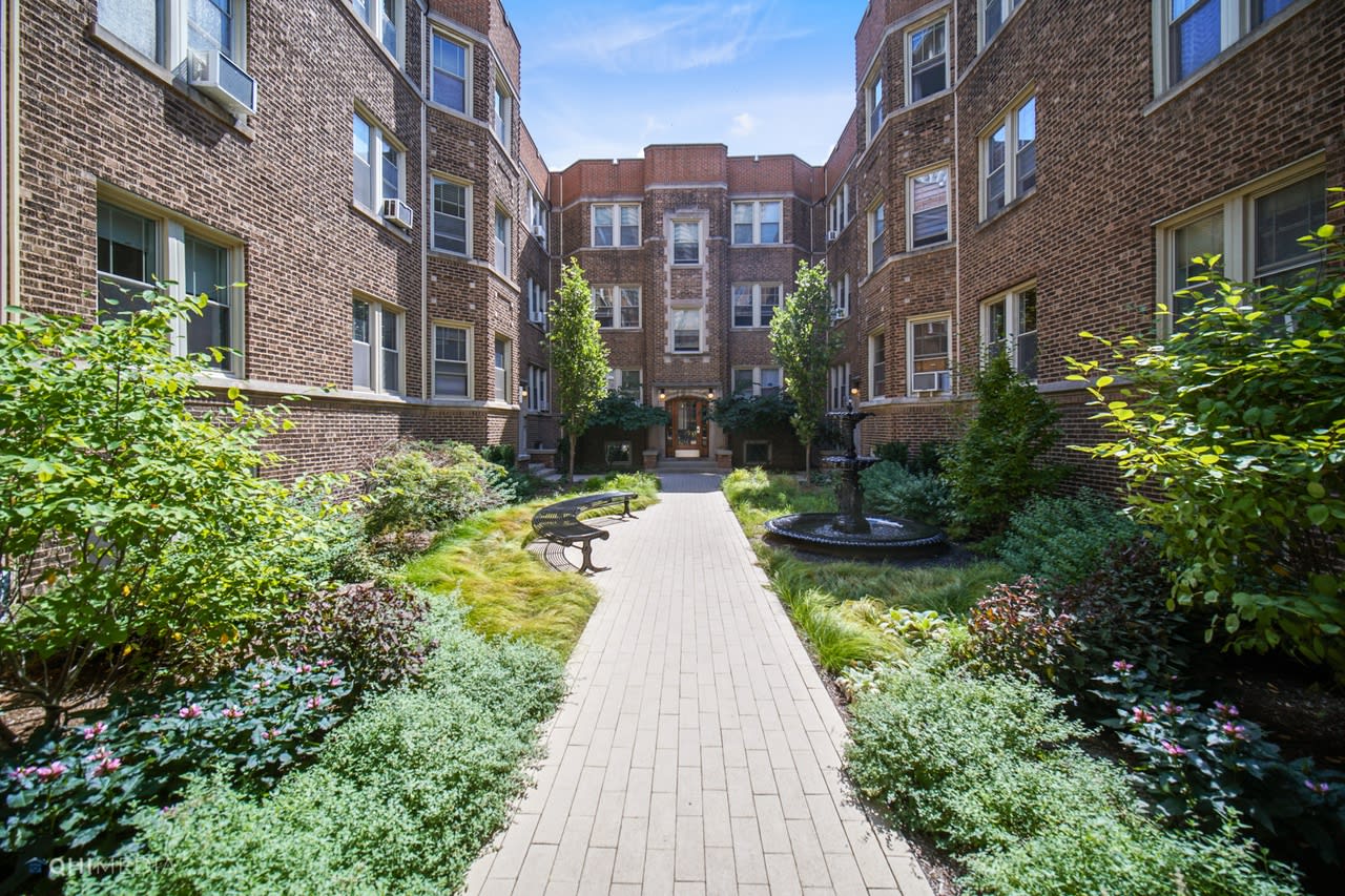 541 W Addison St, #1G