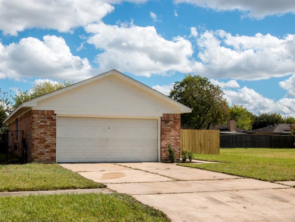 11715 Roandale Dr
