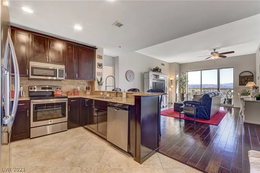 8255 Las Vegas Blvd S #906