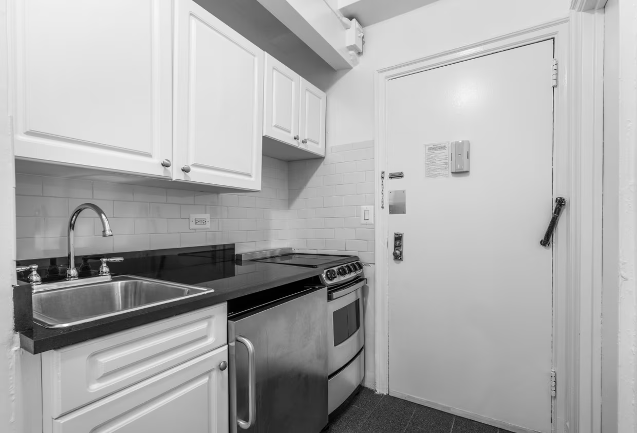 310 E 44th St, #1501