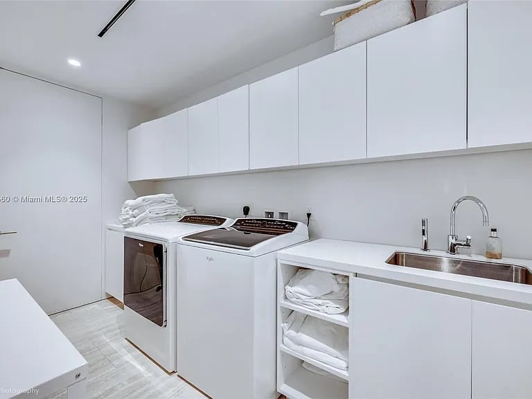 9001 Collins Ave #S-1011