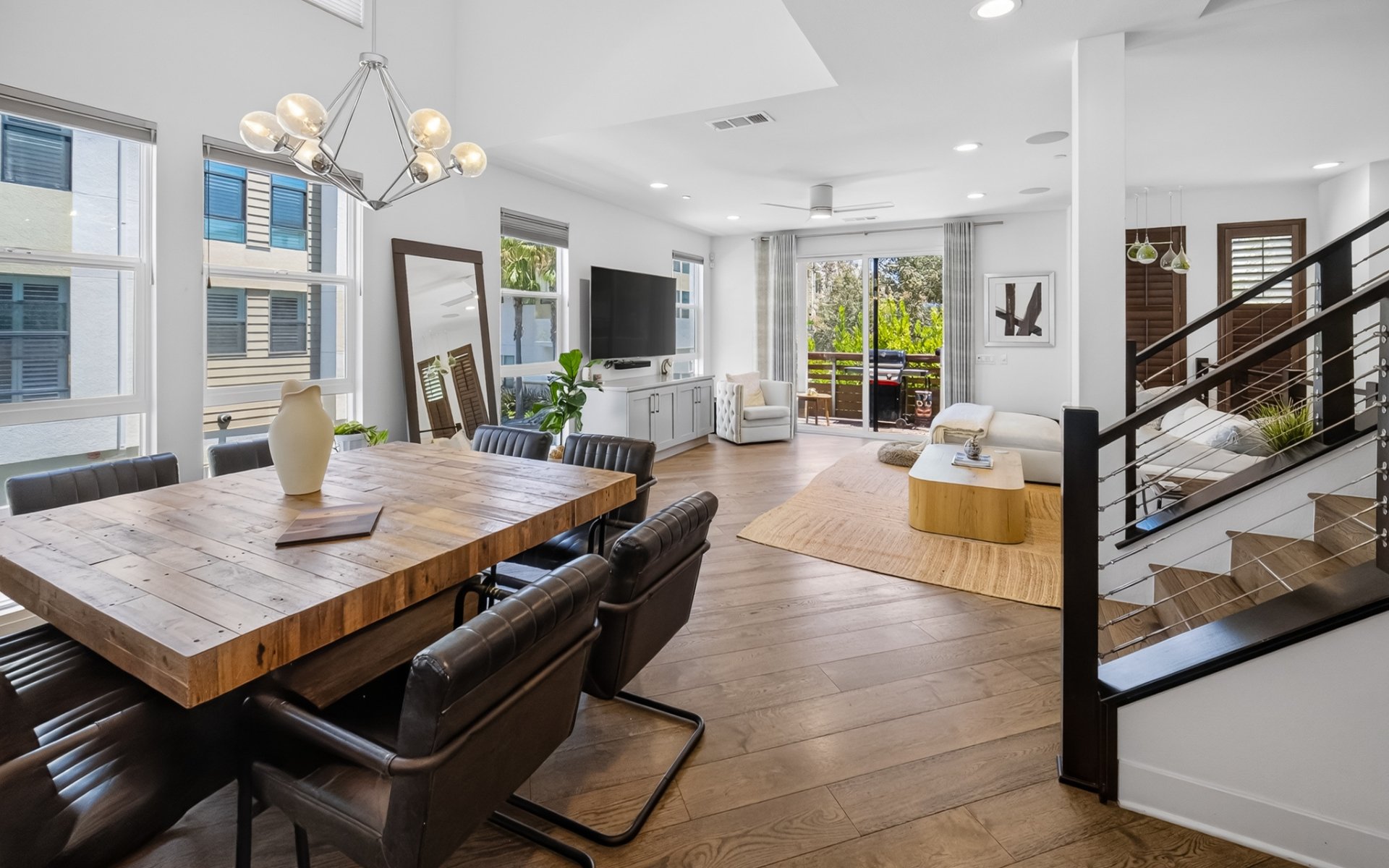 1687 Grand View