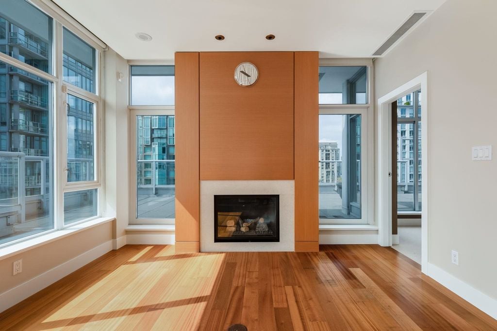 480 Robson St, #1901