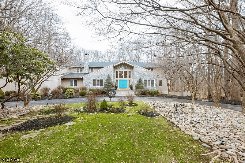 30 Willow Dr