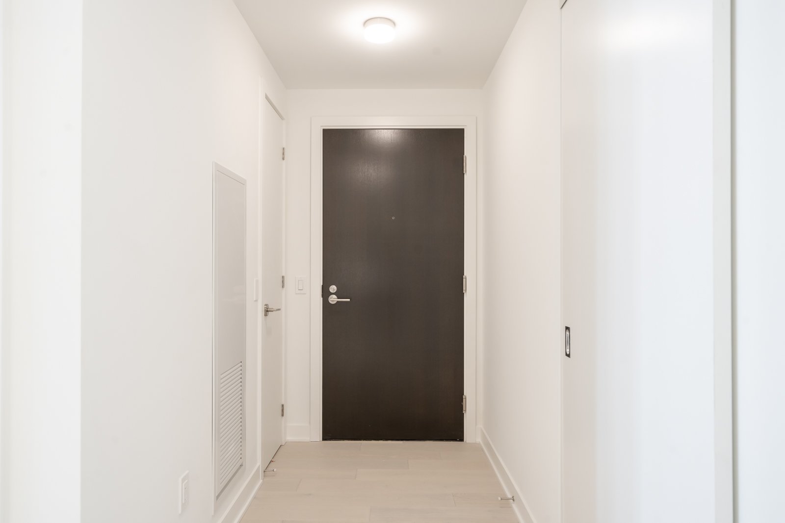11 Yorkville Ave 1608