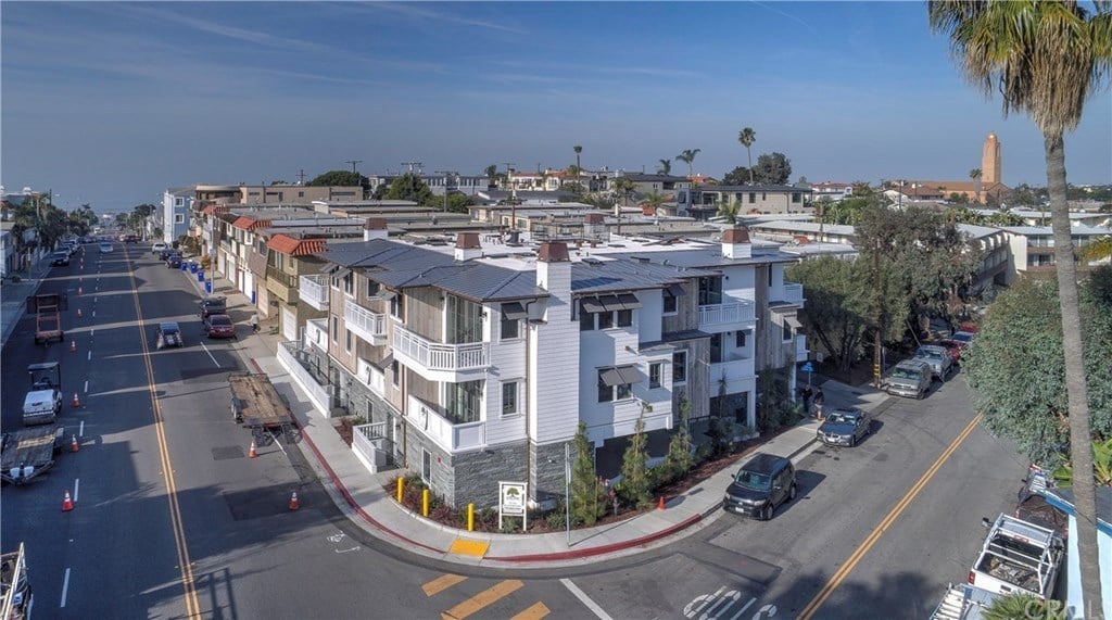 761 Manhattan Beach Blvd