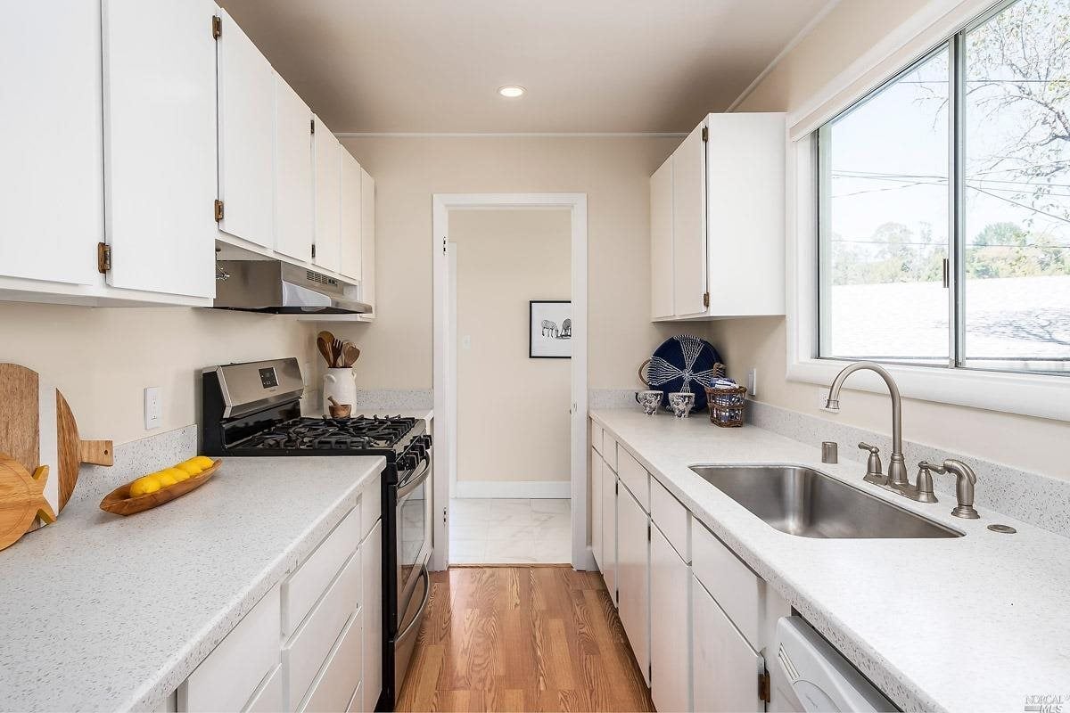 32 - A Terrace Ave