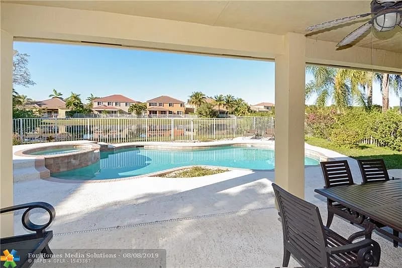 1612 Blue Jay Cir