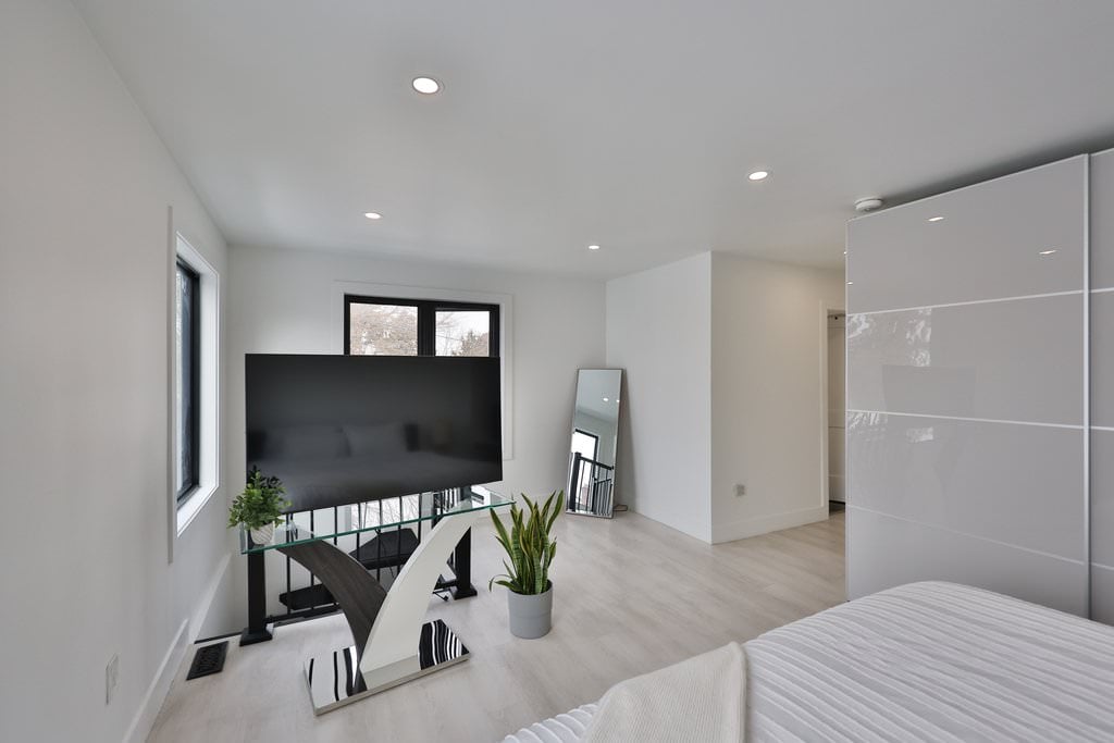 172 Royal York Rd