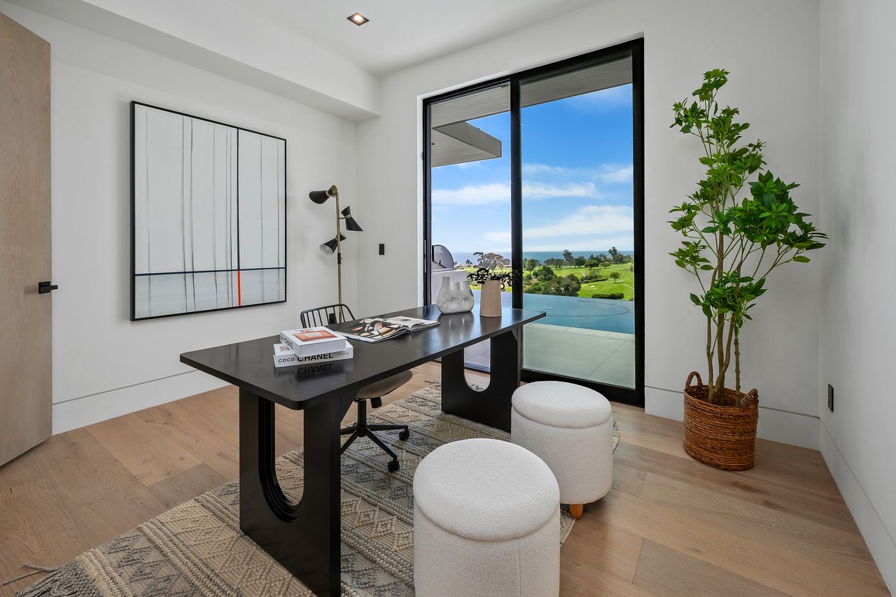 6627 Muirlands Dr, La Jolla, CA 92037