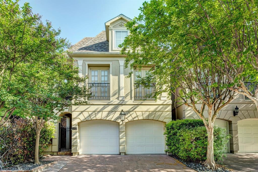 2306 Avalon Pl