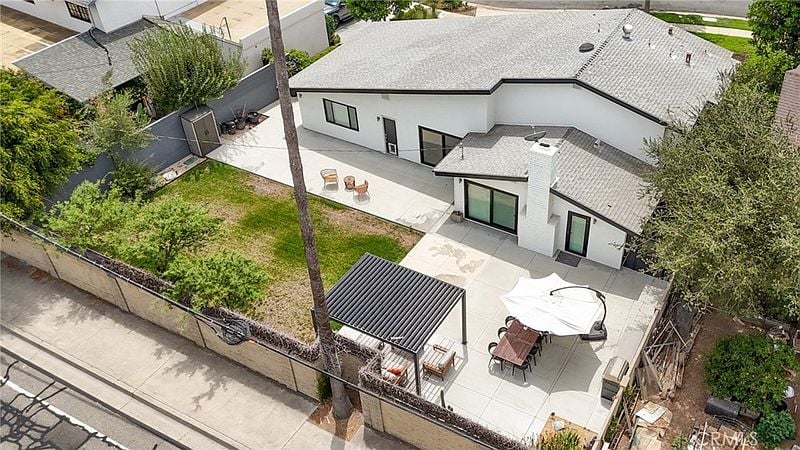 421 Larry Ln