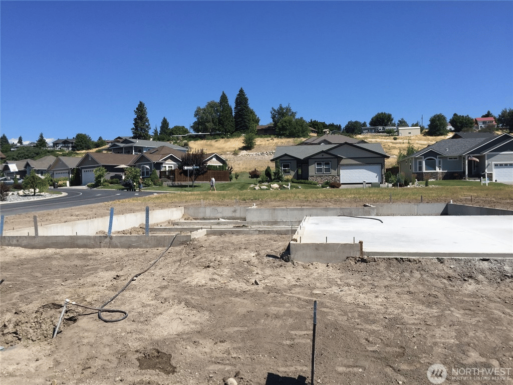 106 Village Dr