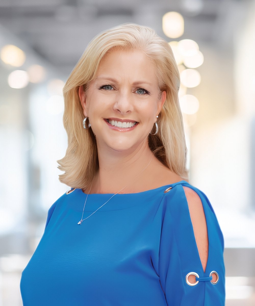 Leigh Ann Whalen Real Estate Agent Headshot