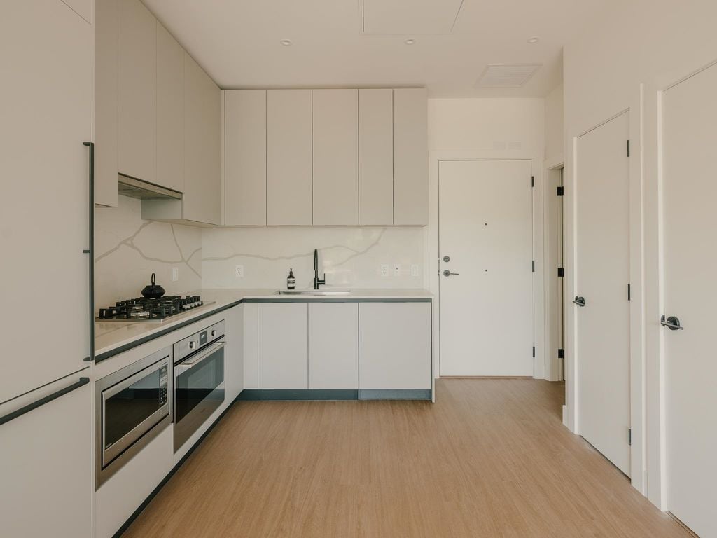 2235 E Broadway, #ph609