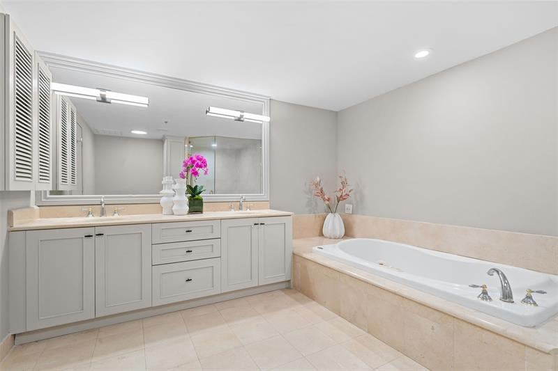 2100 N Ocean Blvd: Unit 18D