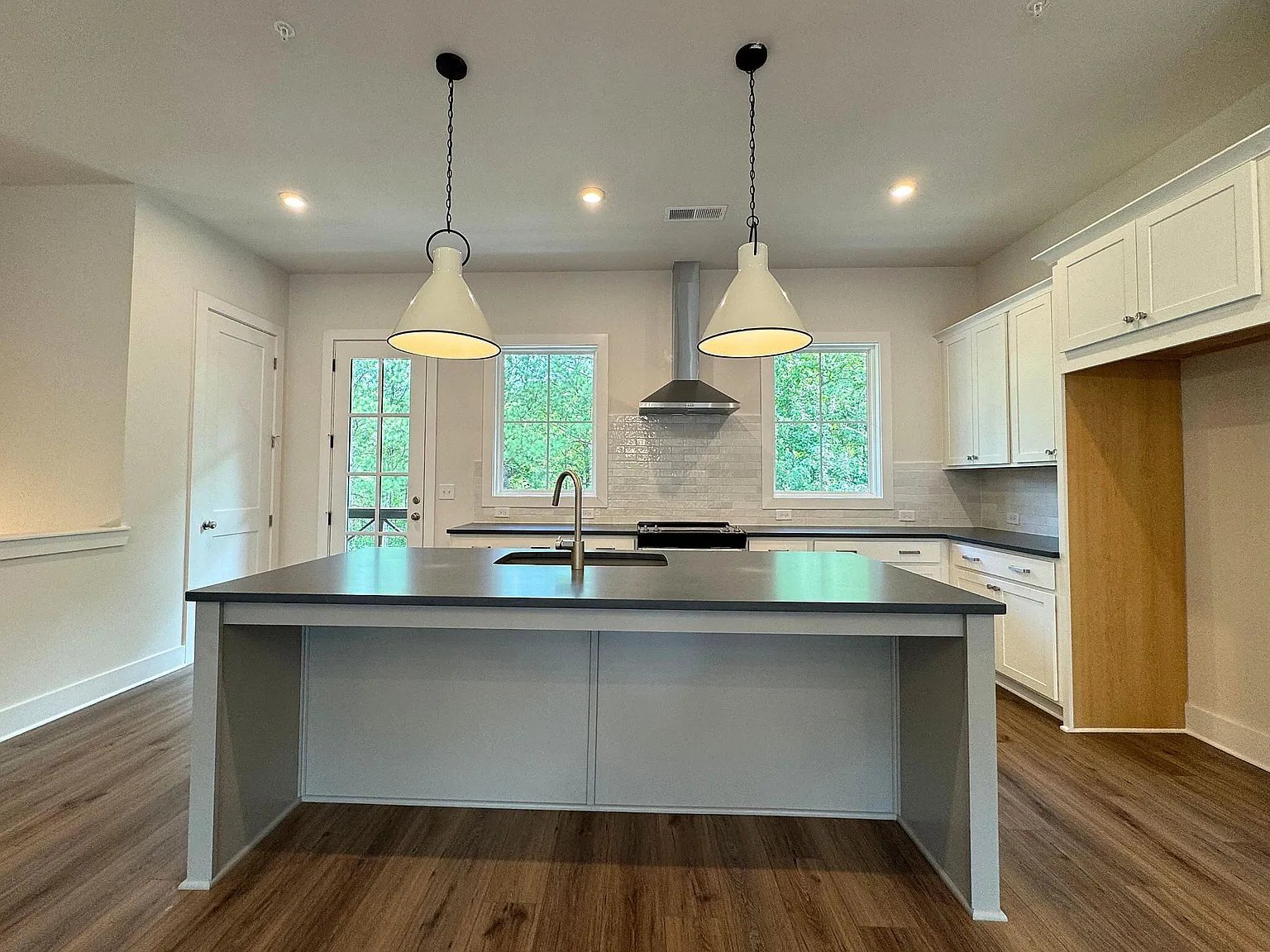 635 Firefly Cir