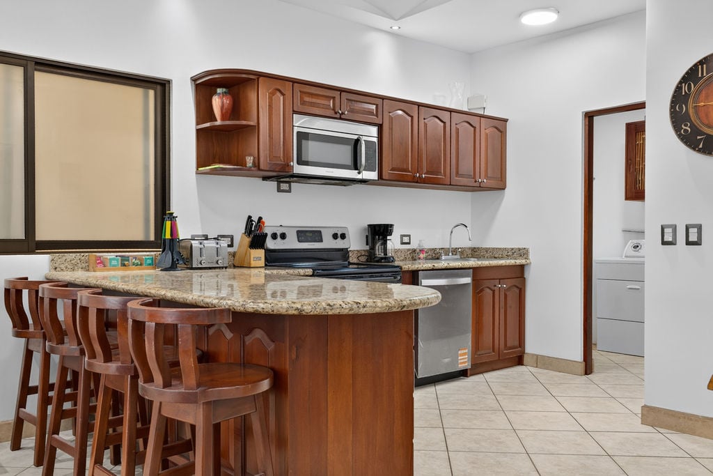 The Oaks #21 | Top-Floor, Turnkey Condo Minutes from Tamarindo