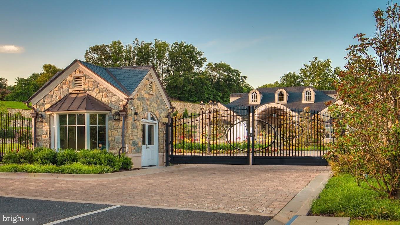 8189 River Rd, Bethesda MD 20817