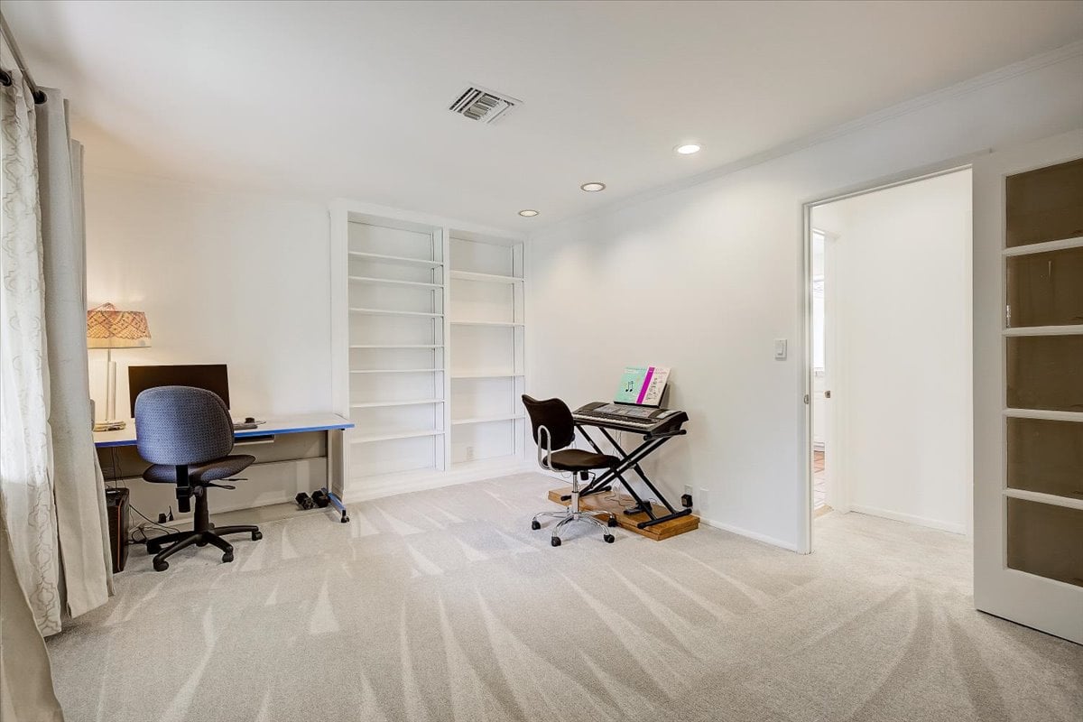 7906 Kittyhawk Ave