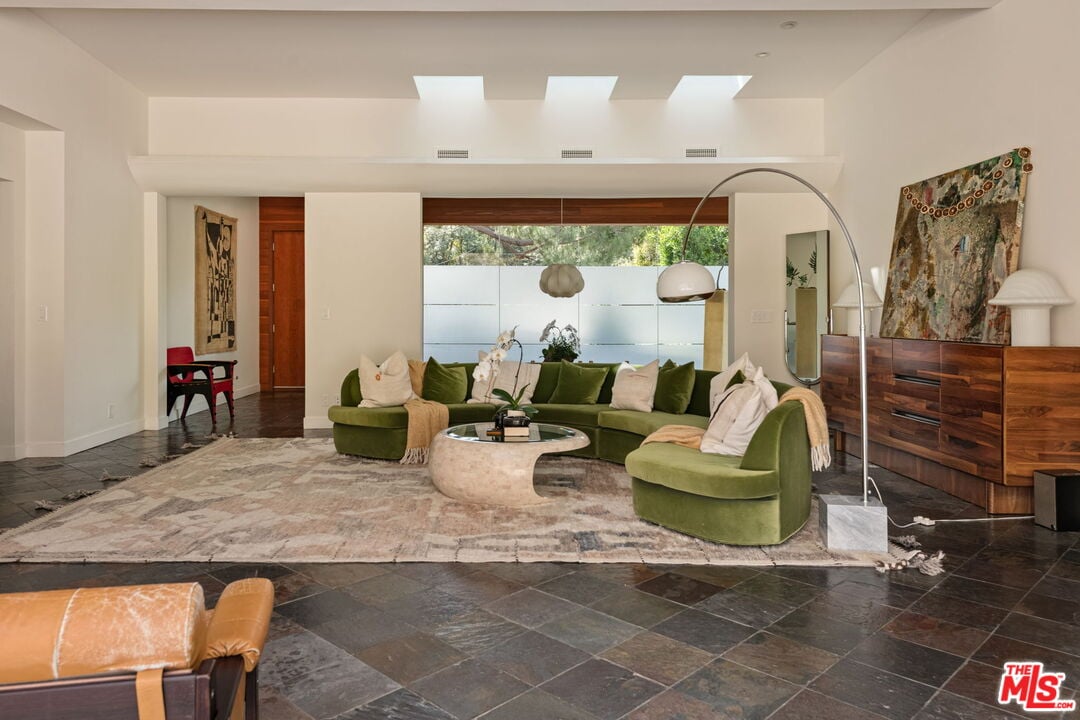 Northstar Pavilion, Amor Rd, 90046